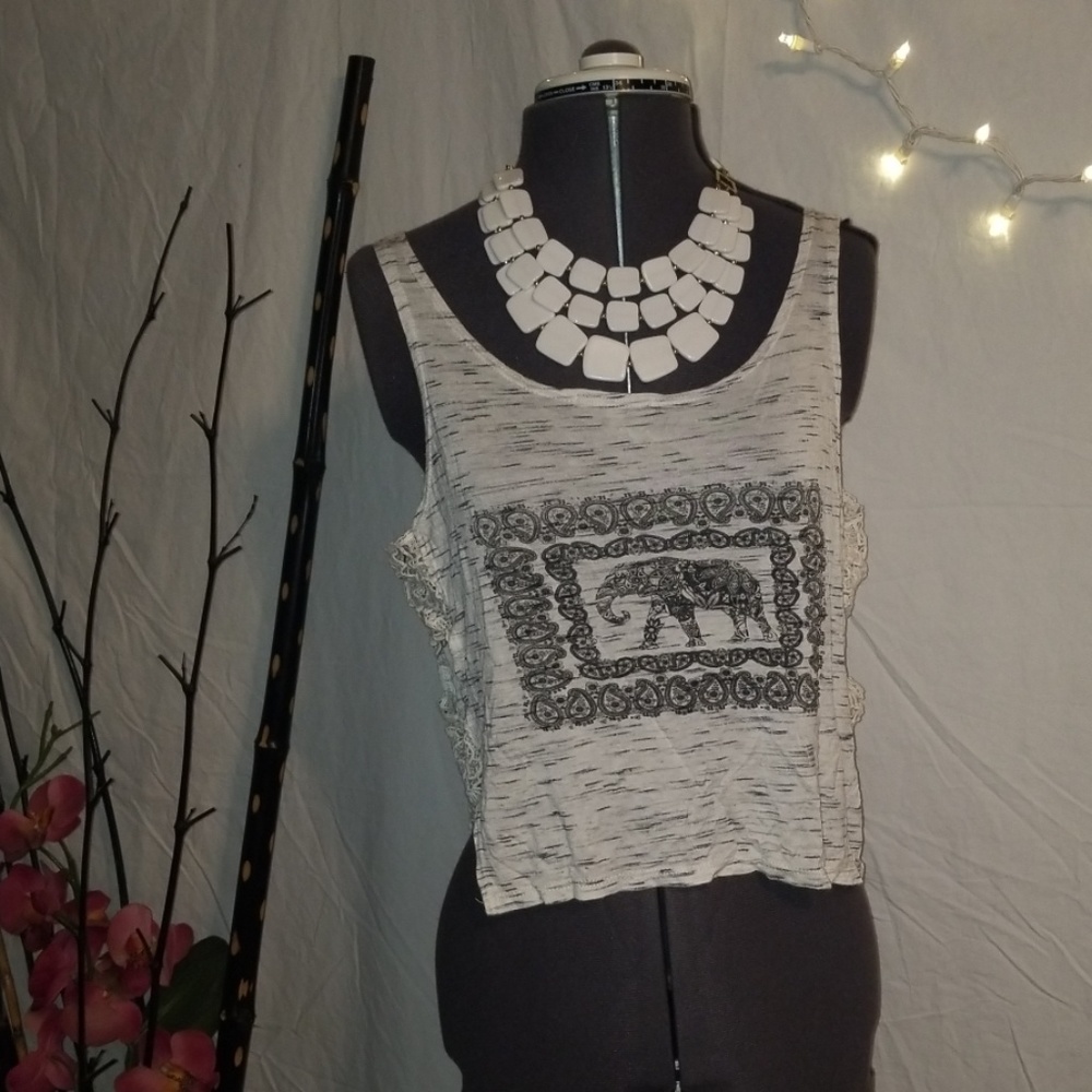 CHARLOTTE RUSSE CROP TOP - Picture 1 of 3